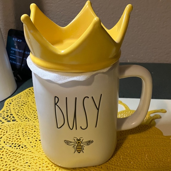 Bee decor . I used only for decor. Rae Dunn mug. Rae Dun honey pot. Other items - Picture 2 of 13